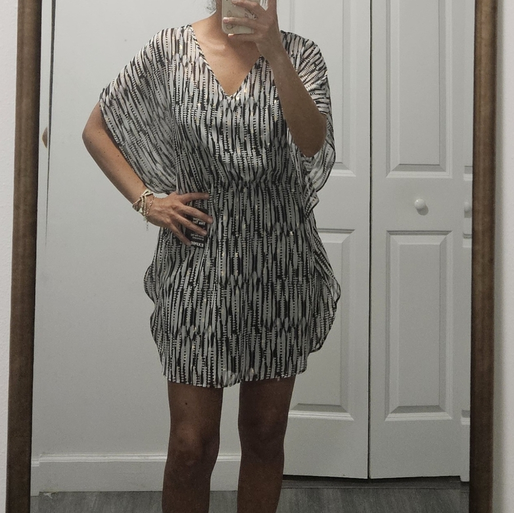 Express mini flowy black and white dress with hints of gold color